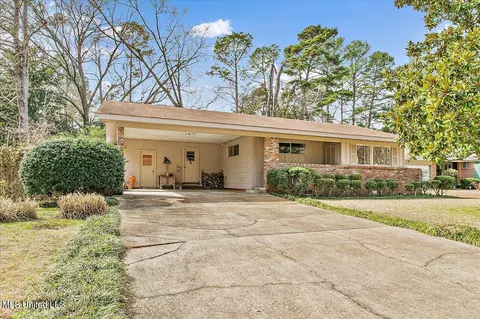 435 Pimlico Pl, Jackson, MS 39211