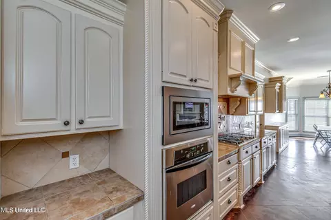 Kitchen - 116 Stonebrook Dr, Florence, MS 39073 photo 4 of 4
