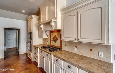Kitchen - 116 Stonebrook Dr, Florence, MS 39073 photo 2 of 4