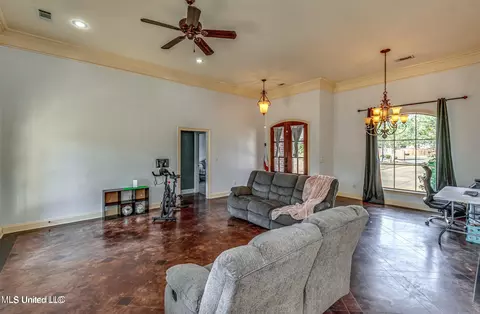 Living - 116 Stonebrook Dr, Florence, MS 39073 photo 3 of 3