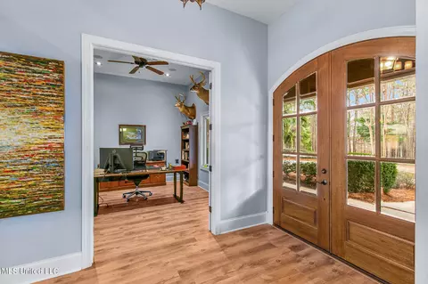 Entry Way - 887 Westerly Dr, Brandon, MS 39042 photo 2 of 5