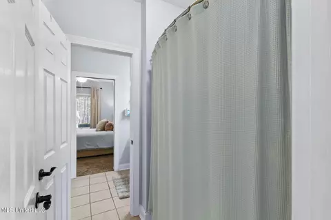 Entry Way - 887 Westerly Dr, Brandon, MS 39042 photo 4 of 5