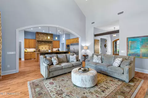 Living - 887 Westerly Dr, Brandon, MS 39042 photo 5 of 9