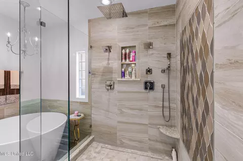 Bath - 887 Westerly Dr, Brandon, MS 39042 photo 5 of 9