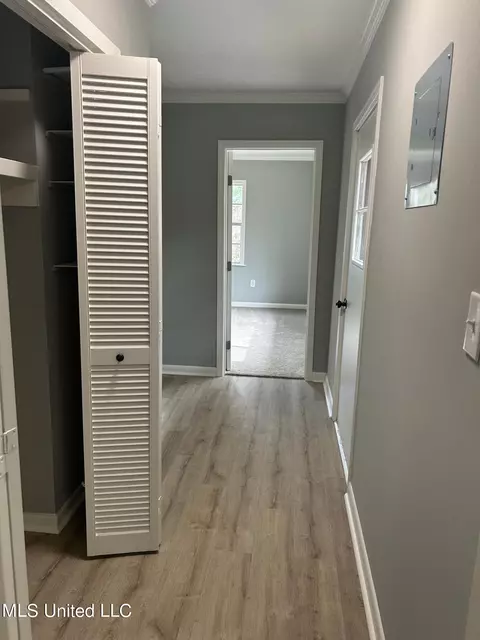 Entry Way - 5032 Ashley Dr, Jackson, MS 39211 photo 2 of 4