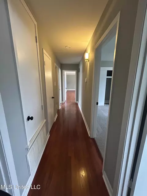 Entry Way - 5032 Ashley Dr, Jackson, MS 39211 photo 4 of 4
