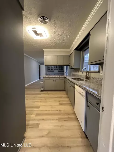 Kitchen - 5032 Ashley Dr, Jackson, MS 39211 photo 1 of 6