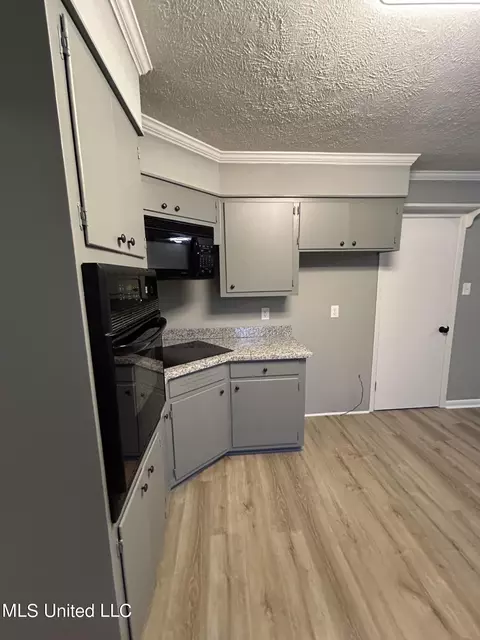 Kitchen - 5032 Ashley Dr, Jackson, MS 39211 photo 2 of 6