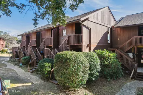 205 Lakeside Villa #A, Diamondhead, MS 39525