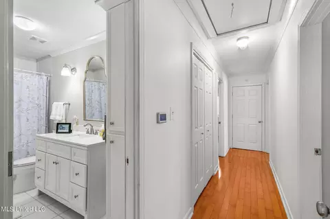 Entry Way - 4645 Nottingham Rd, Jackson, MS 39211 photo 3 of 3