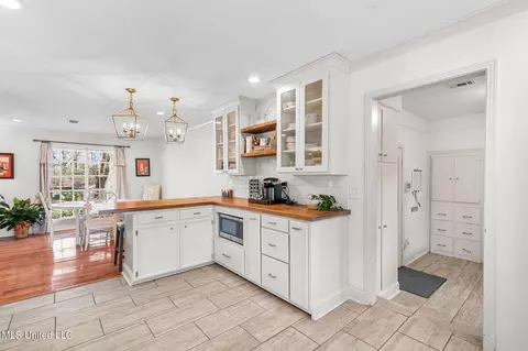 Kitchen - 4645 Nottingham Rd, Jackson, MS 39211 photo 5 of 7