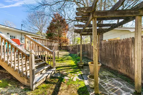Exterior - 4645 Nottingham Rd, Jackson, MS 39211 photo 9 of 11