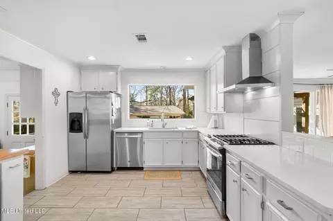 Kitchen - 4645 Nottingham Rd, Jackson, MS 39211 photo 3 of 7