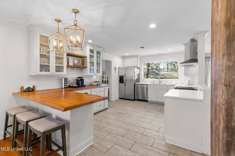 Kitchen - 4645 Nottingham Rd, Jackson, MS 39211 photo 2 of 7