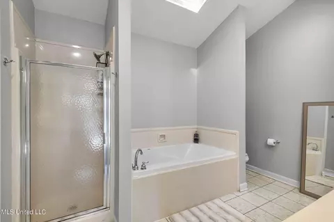 Bath - 4645 Nottingham Rd, Jackson, MS 39211 photo 1 of 5