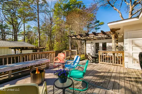 Exterior - 4645 Nottingham Rd, Jackson, MS 39211 photo 8 of 11
