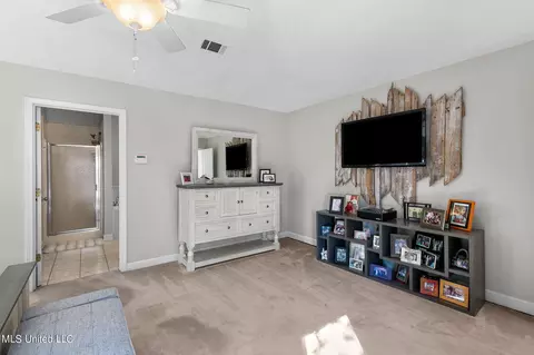 Living - 4645 Nottingham Rd, Jackson, MS 39211 photo 9 of 9