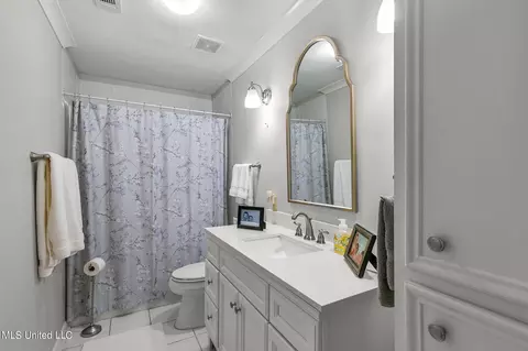 Bath - 4645 Nottingham Rd, Jackson, MS 39211 photo 4 of 5