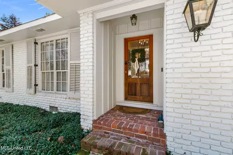 Exterior - 4645 Nottingham Rd, Jackson, MS 39211 photo 4 of 11