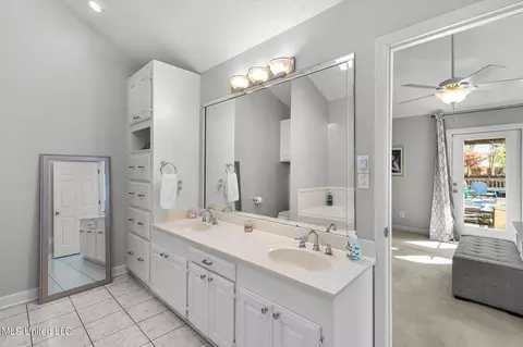 Bath - 4645 Nottingham Rd, Jackson, MS 39211 photo 2 of 5
