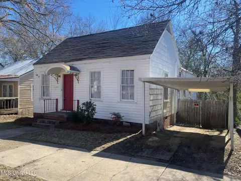 Exterior - 1017 Riverview Dr, Jackson, MS 39202 photo 2 of 5