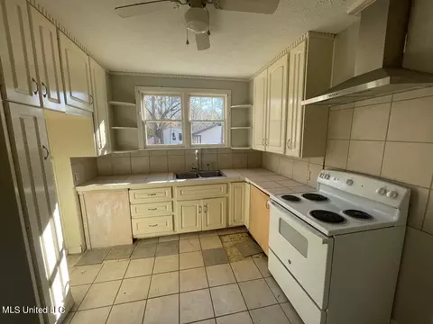 Kitchen - 550 Wellington Rd, Jackson, MS 39206 photo 1 of 1