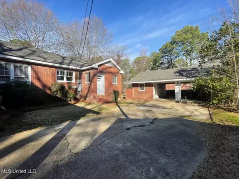 Exterior - 550 Wellington Rd, Jackson, MS 39206 photo 4 of 5