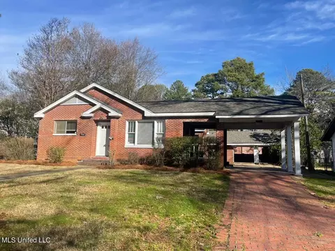 Exterior - 550 Wellington Rd, Jackson, MS 39206 photo 2 of 5