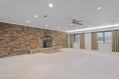 Living - 3301 Westerland Dr, Moss Point, MS 39562 photo 2 of 5