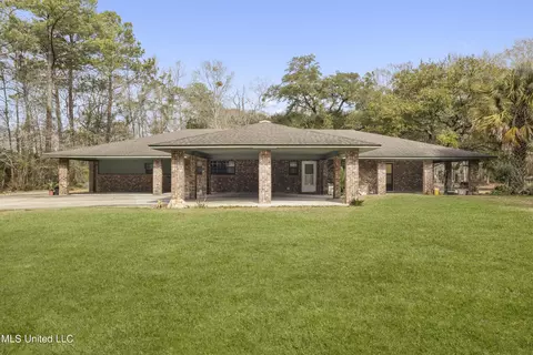 Living - 3301 Westerland Dr, Moss Point, MS 39562 photo 1 of 5