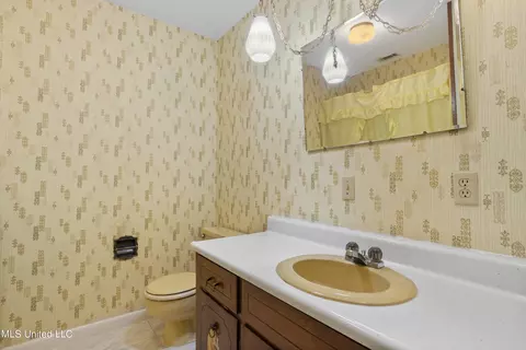 Bath - 3301 Westerland Dr, Moss Point, MS 39562 photo 2 of 7