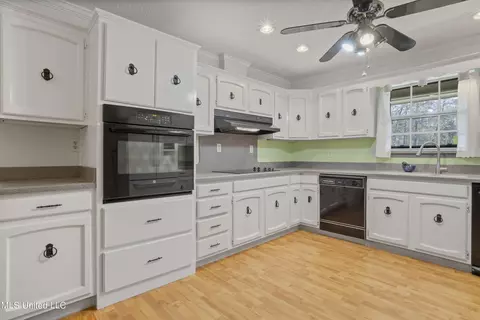 Kitchen - 3301 Westerland Dr, Moss Point, MS 39562 photo 2 of 3