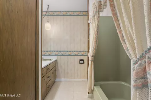 Bath - 3301 Westerland Dr, Moss Point, MS 39562 photo 5 of 7