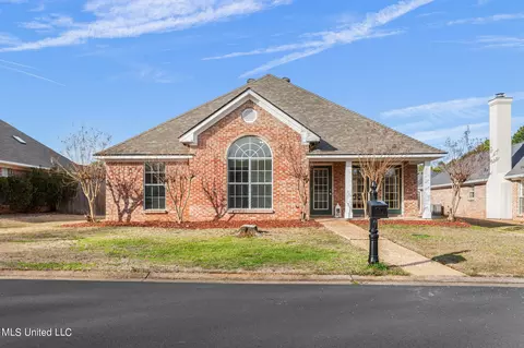 806 Lynwood Ln, Pearl, MS 39208