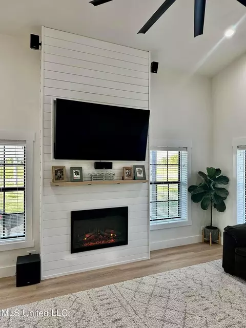 Living - 117 Archey Ln, Lucedale, MS 39452 photo 3 of 3