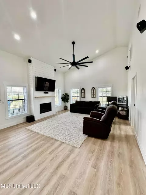 Living - 117 Archey Ln, Lucedale, MS 39452 photo 2 of 3