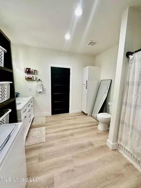 Bath - 117 Archey Ln, Lucedale, MS 39452 photo 2 of 2
