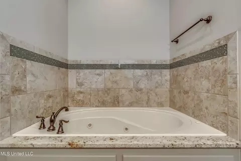 Bath - 702 Amber Way, Flowood, MS 39232 photo 3 of 7