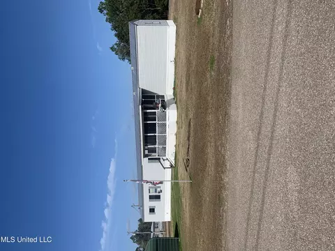 19190 Burnt Ln, Saucier, MS 39574