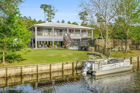 54 Wolfe St, Bay Saint Louis, MS 39520