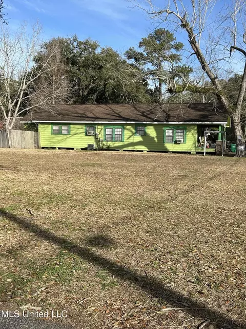 4613 Second St, Moss Point, MS 39563