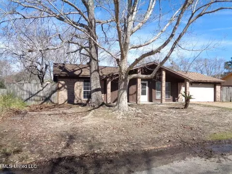 327 Dianne Dr, D'iberville, MS 39540