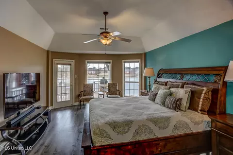 Bedroom - 1197 E Cross Creek Dr, Hernando, MS 38632 photo 2 of 4