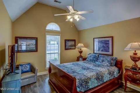 Bedroom - 1197 E Cross Creek Dr, Hernando, MS 38632 photo 3 of 4