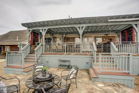 Exterior - 1197 E Cross Creek Dr, Hernando, MS 38632 photo 2 of 3