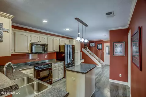 Kitchen - 1197 E Cross Creek Dr, Hernando, MS 38632 photo 1 of 2