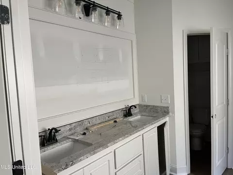 Bath - 121 Ashley Park Dr, Byram, MS 39272 photo 1 of 3