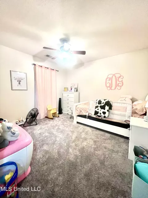Bedroom - 1377 Pendulum Dr, Hernando, MS 38632 photo 2 of 3