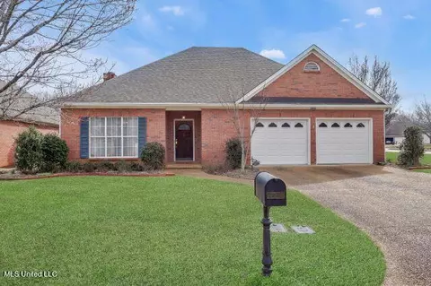 565 Spring Lake Dr, Pearl, MS 39208