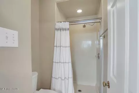 Bath - 565 Spring Lake Dr, Pearl, MS 39208 photo 3 of 3